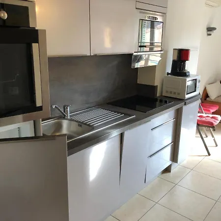 Apartament Latitudes 43 *